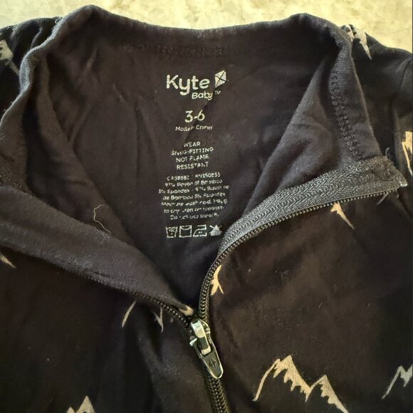 KYTE BABY ROMPER PAJAMA IN MIDNIGHT MOUNTAINS SZ 3-6MO - Picture 2 of 2